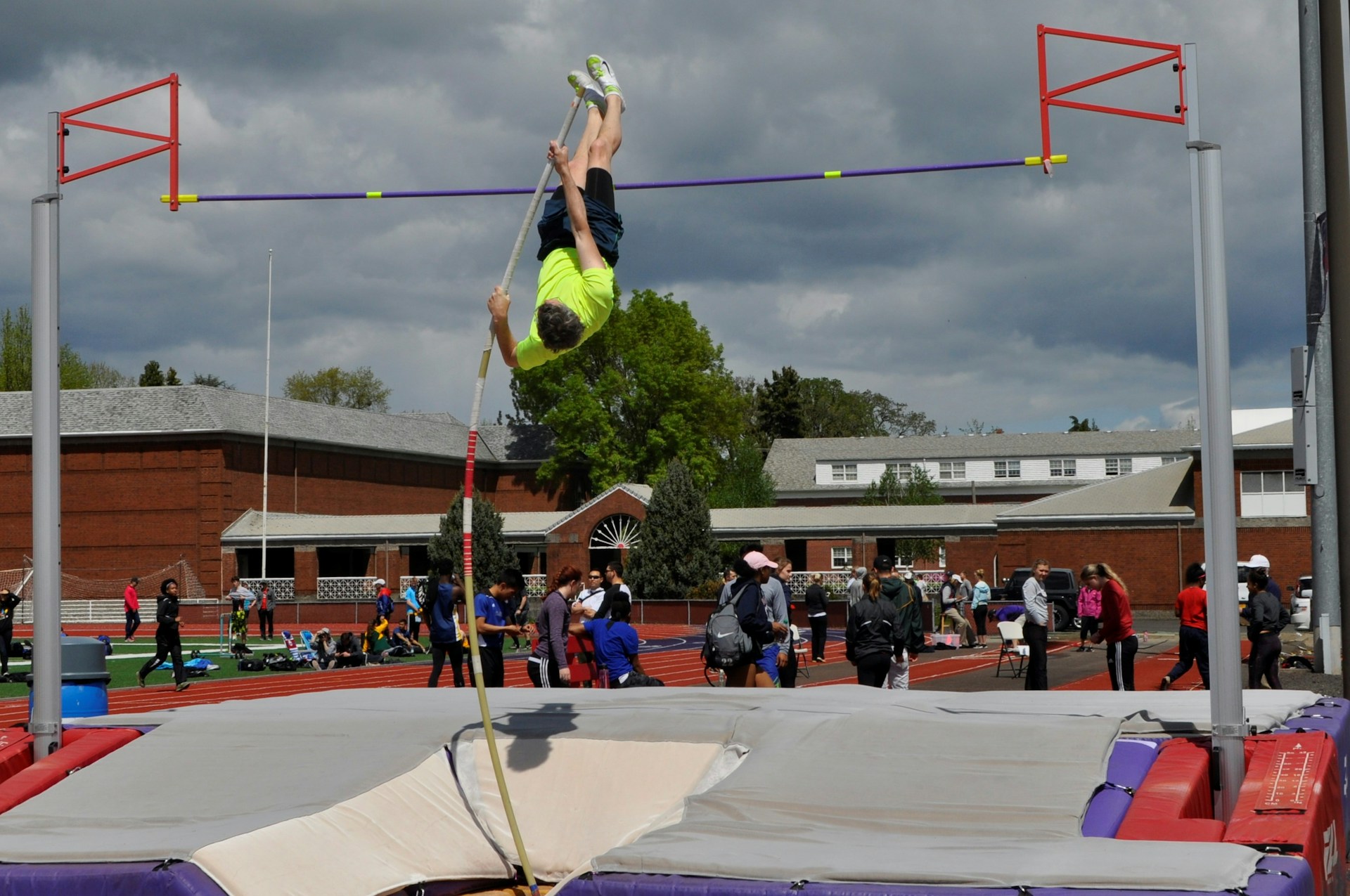 gray computer monitor