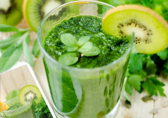 green shake fruits with kiwi