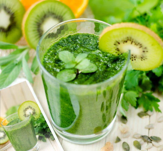 green shake fruits with kiwi