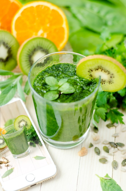 green shake fruits with kiwi