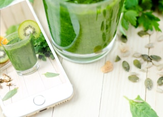 green shake fruits with kiwi