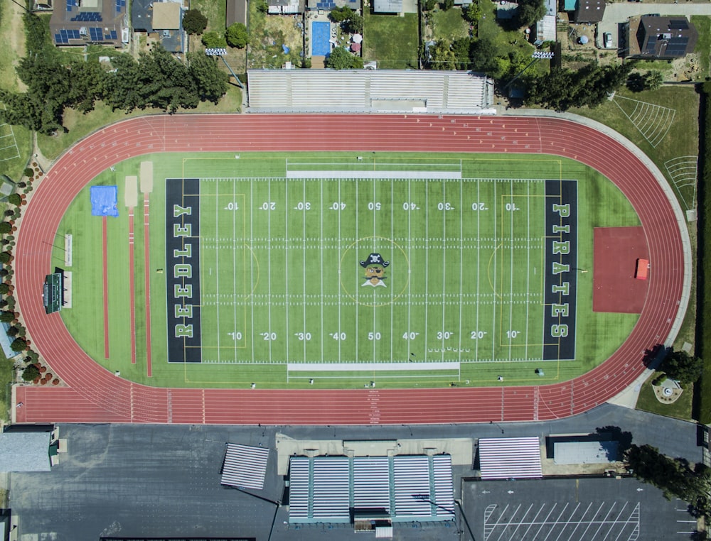 Photographie de vue aérienne d’un terrain de football