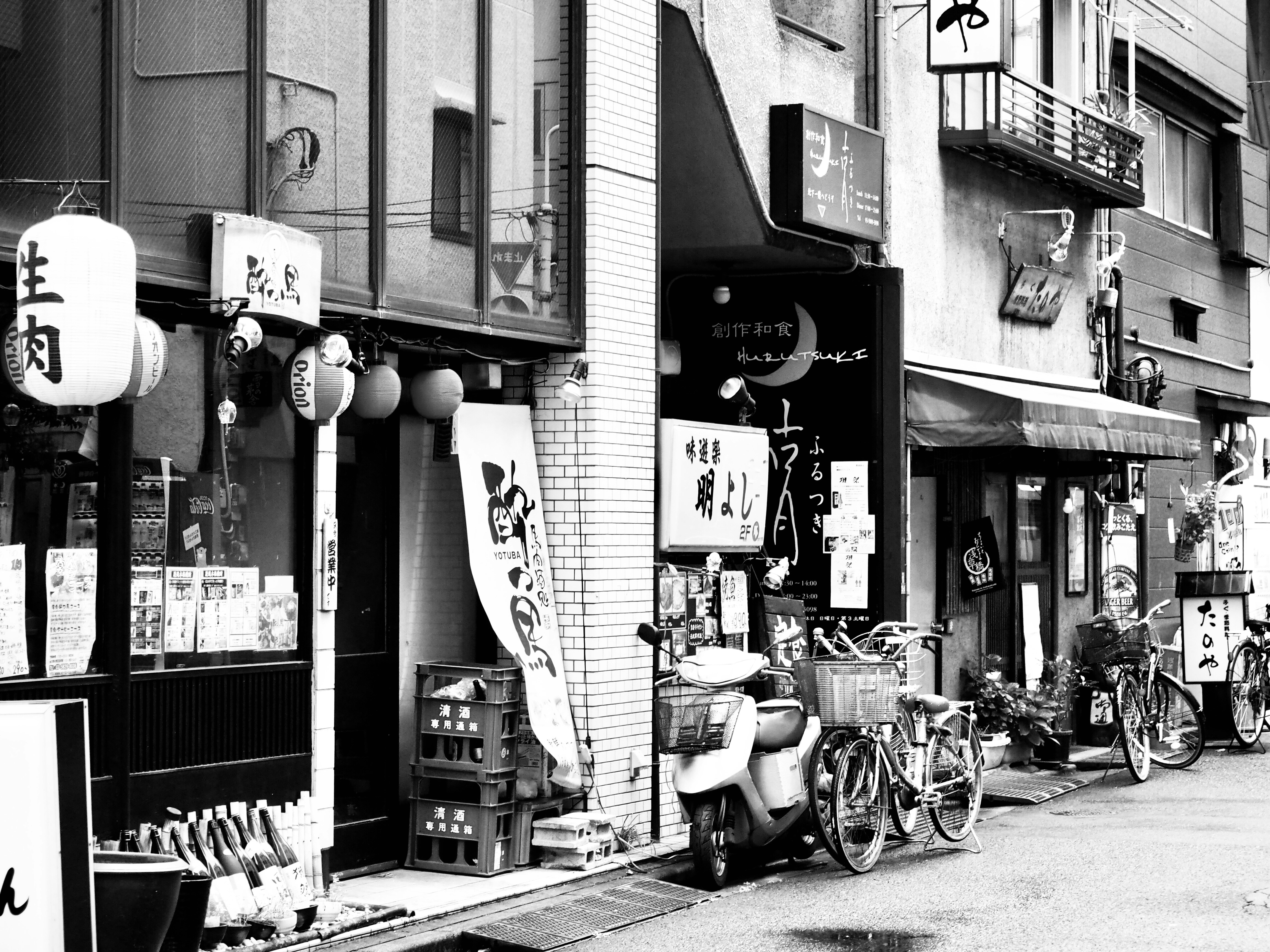 This is an older photo of mine, but one of my favourites so I decided to upload it. This was a small laneway in Asakusabashi in Japan where I stayed in 2016 - everything in Japan just looked so beautiful to me. All the details in the signs and shopfronts just had me spellbound.