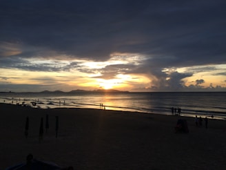 A scenic view of a calm beach at sunset, perfect for a relaxing emisico trip organized by Clever Tours.