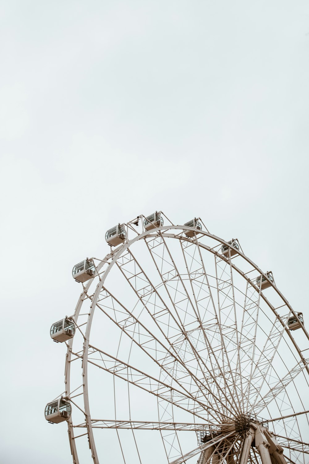 gray ferris wheel