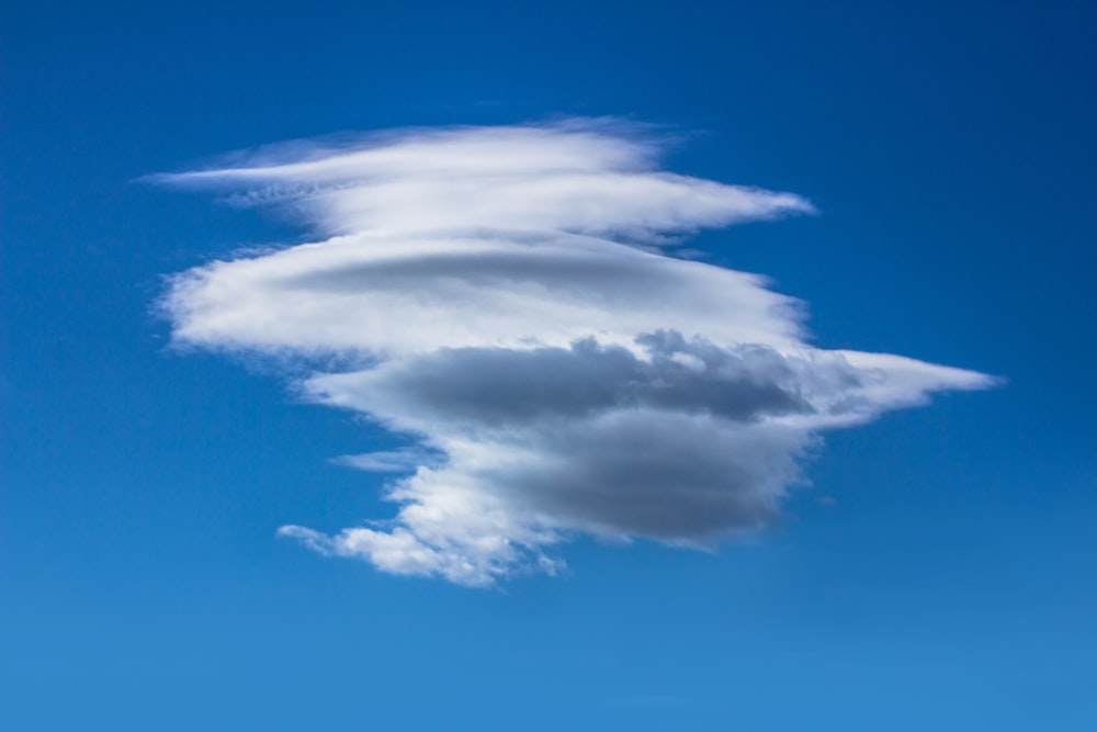 Formación de nubes blancas