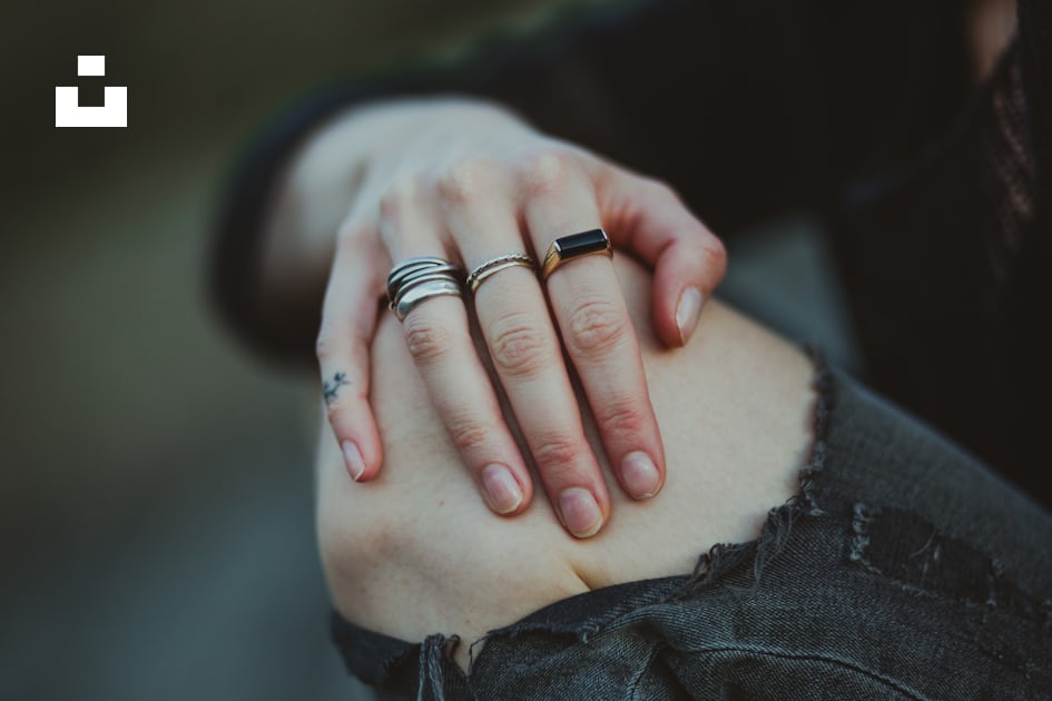 photo of person showing silver-colored ring photo – Free Knee joint Image  on Unsplash