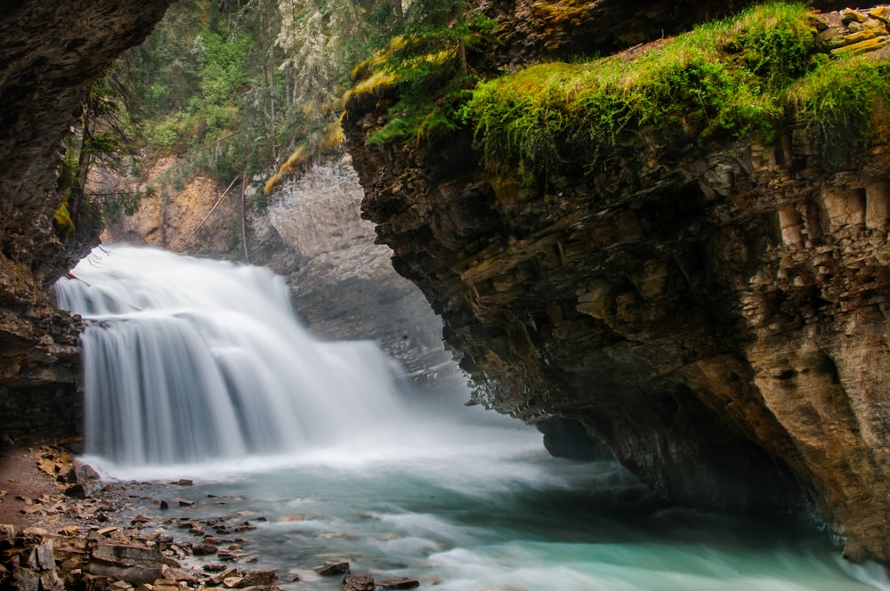 waterfalls on focus photography