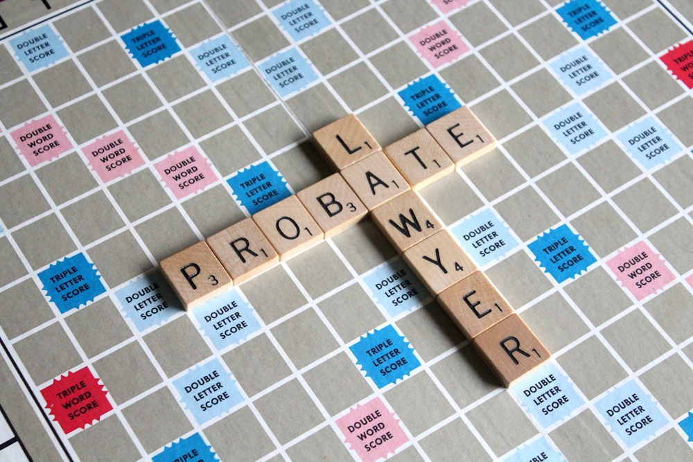 Scrabble-Spiel mit Anwalt und Nachlasswort