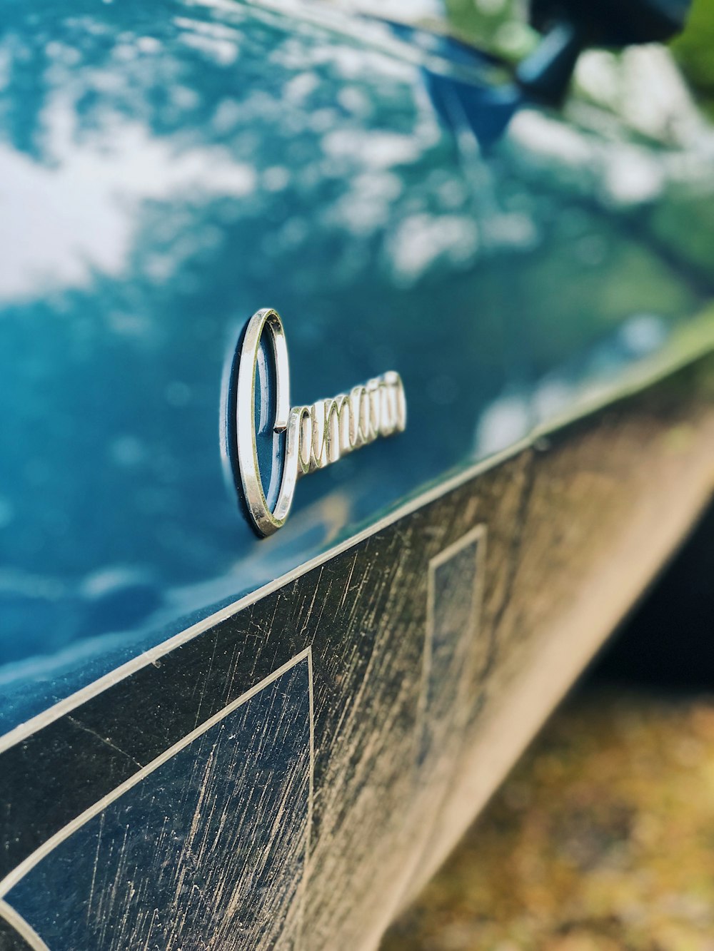 a close up of the emblem on a car