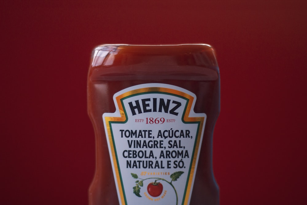 1869 Fotografía de primer plano de la botella de ketchup de tomate Heinz