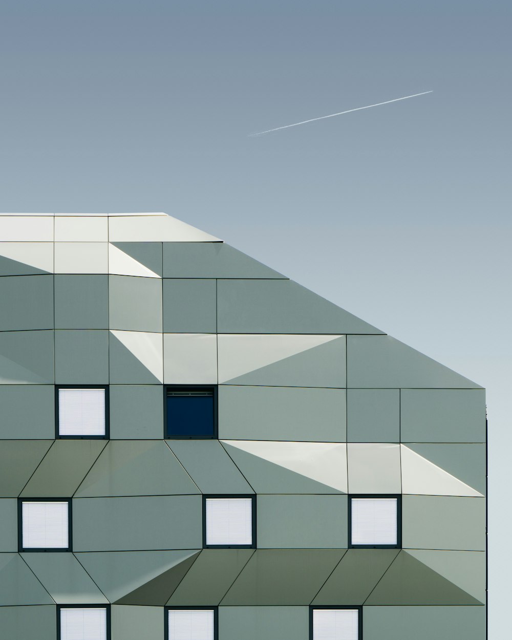 Ilustración de edificio gris