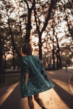 A model wearing loose, stylish baggy trousers walking in a sunny park.