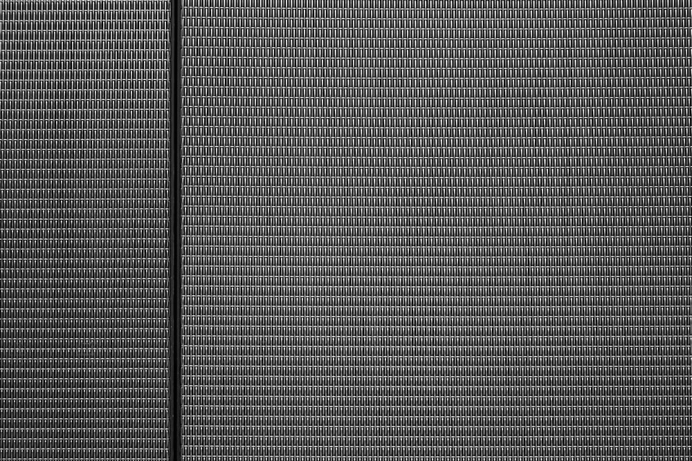 Ein Schwarz-Weiß-Foto einer Tür