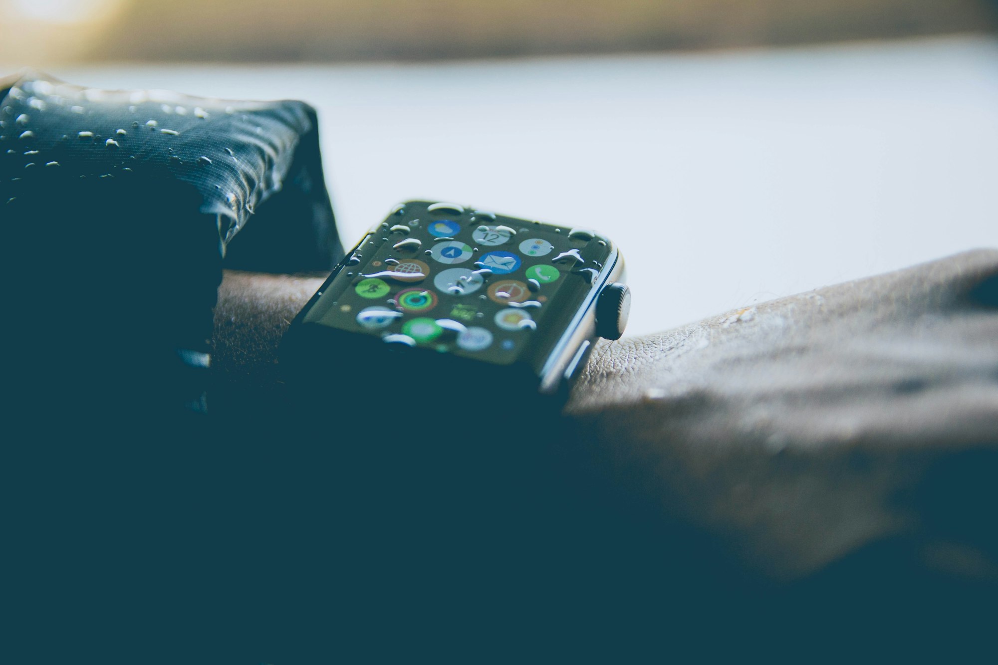 Apple запатентовала новую технологию, которая может предотвратить повреждение iPhone или Apple Watch от воды