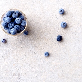 blueberries in clear glass bowl