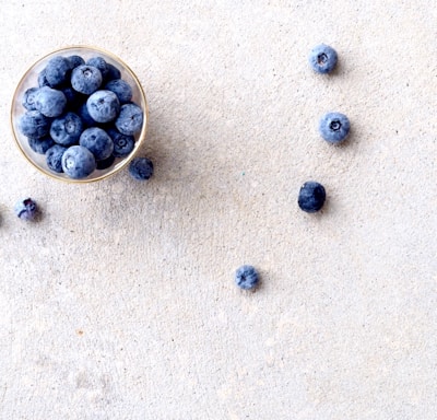 blueberries in clear glass bowl