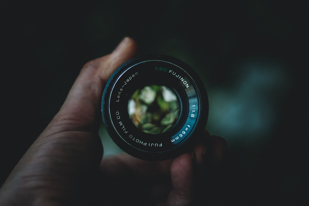 person holding black lens