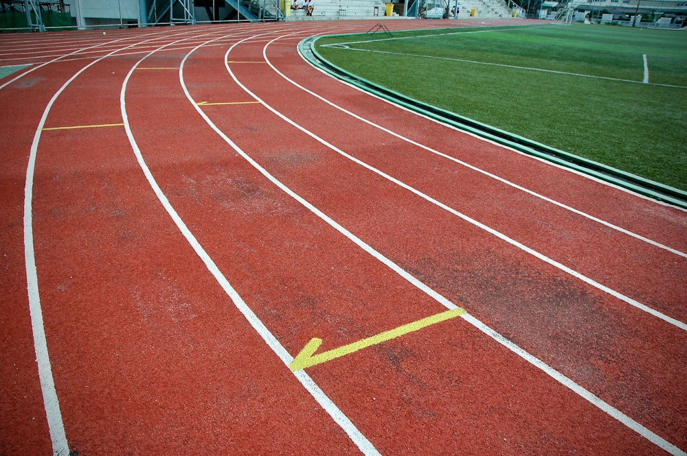Campo de atletismo marrón