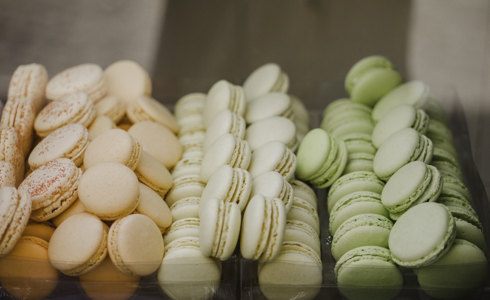 Panasonic Lumix G 42.5mm F1.7 ASPH Power OIS sample photo. Assorted-flavor macaroons photography