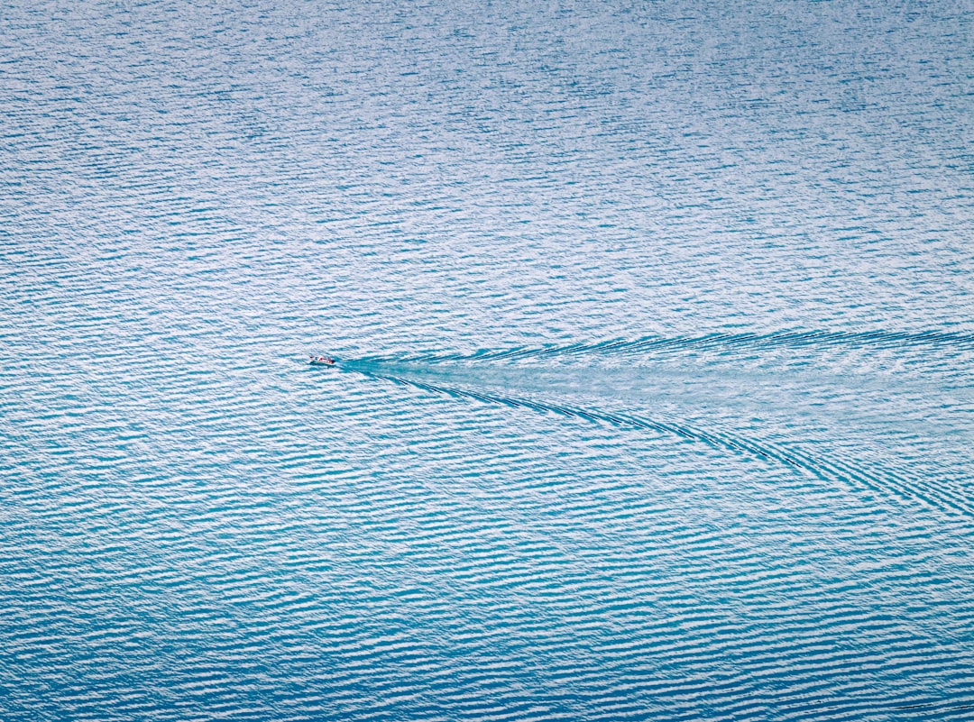bird's-eye view photography of powerboat in ocean