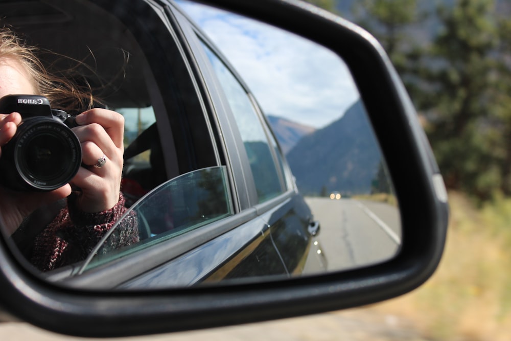 photo of car side mirror