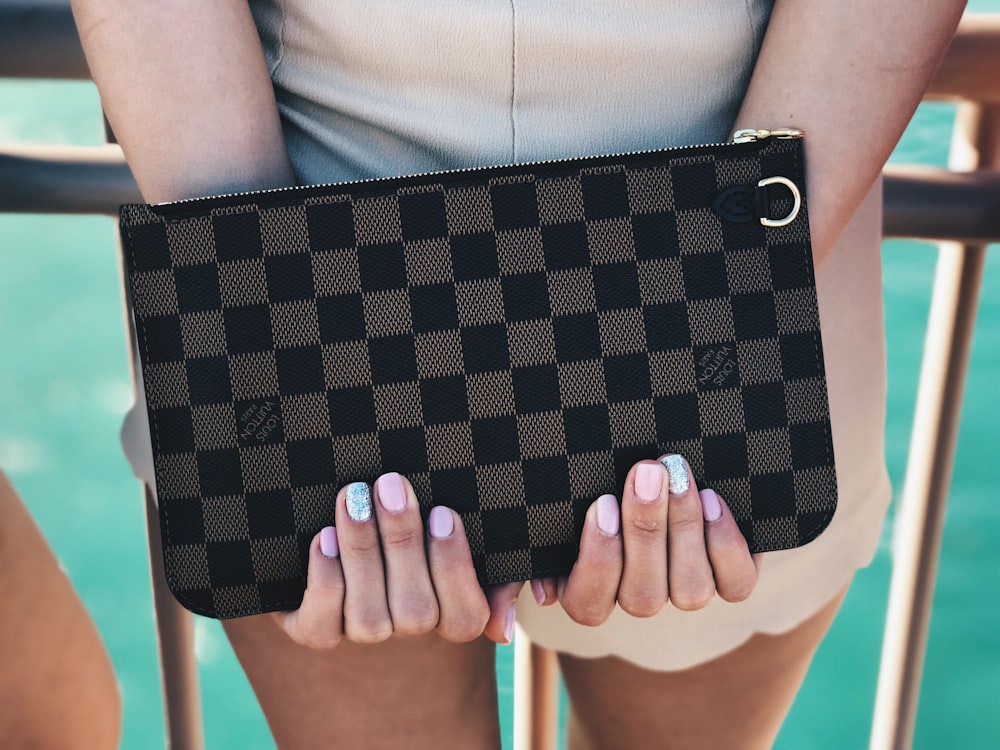 Person holding Damier Graphite Louis Vuitton bag photo – Free Nail Image on  Unsplash