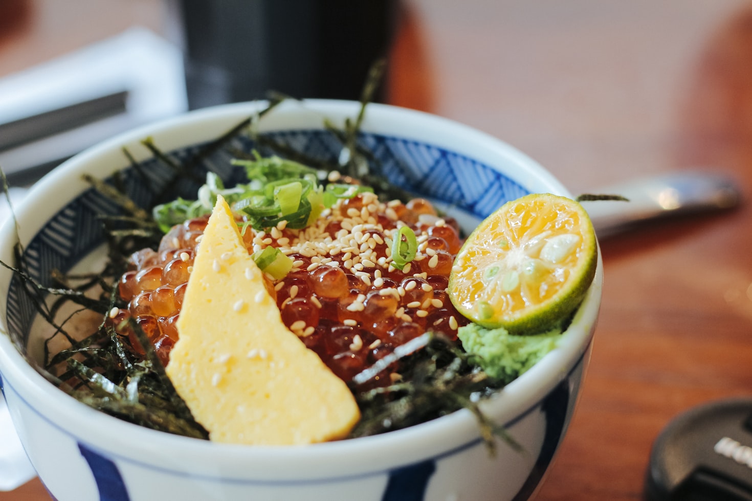 有田焼のどんぶりで食卓をおしゃれに彩りましょう！