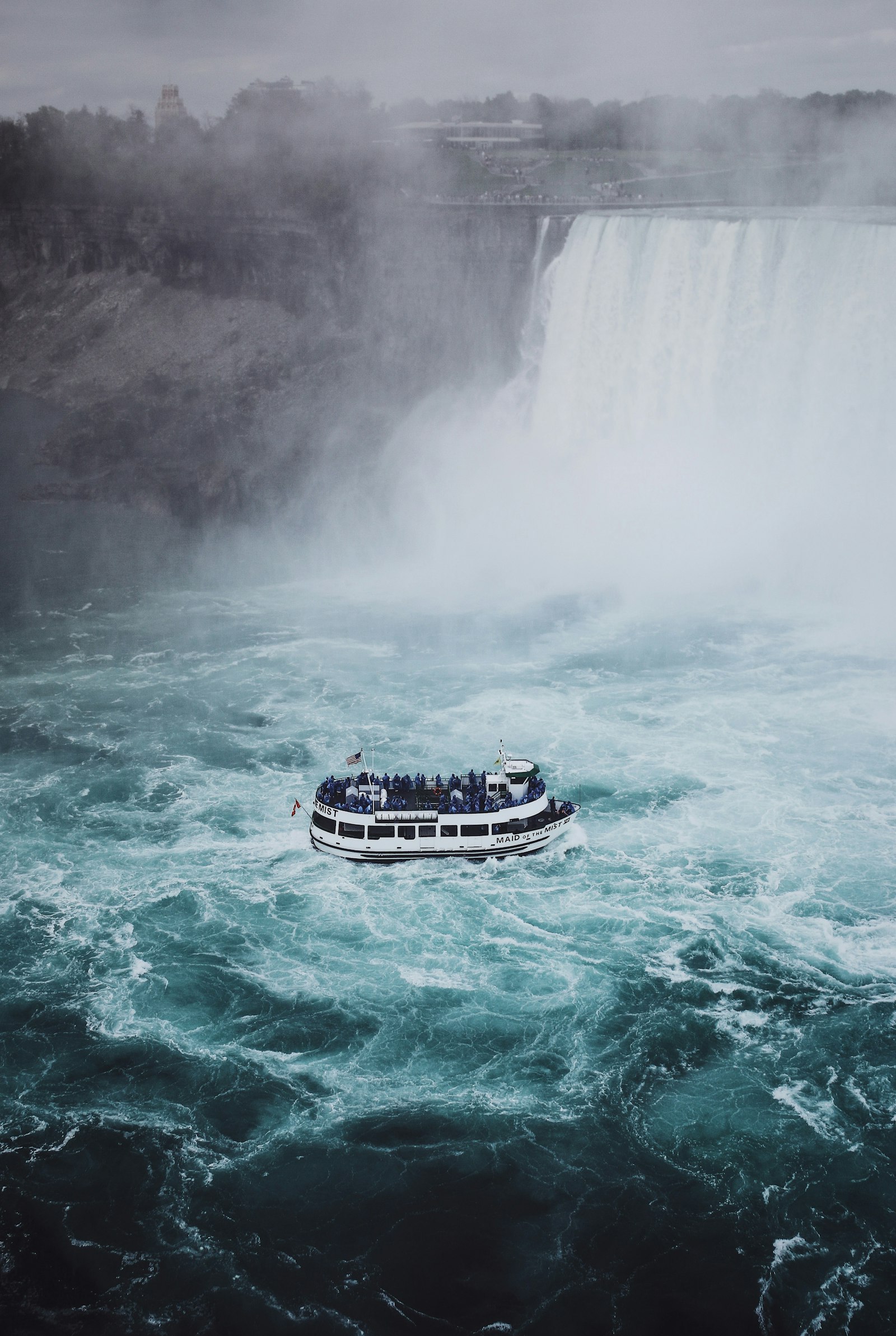 Canon EOS 70D + Canon EF-S 18-55mm F3.5-5.6 IS II sample photo. River boat in niagara photography