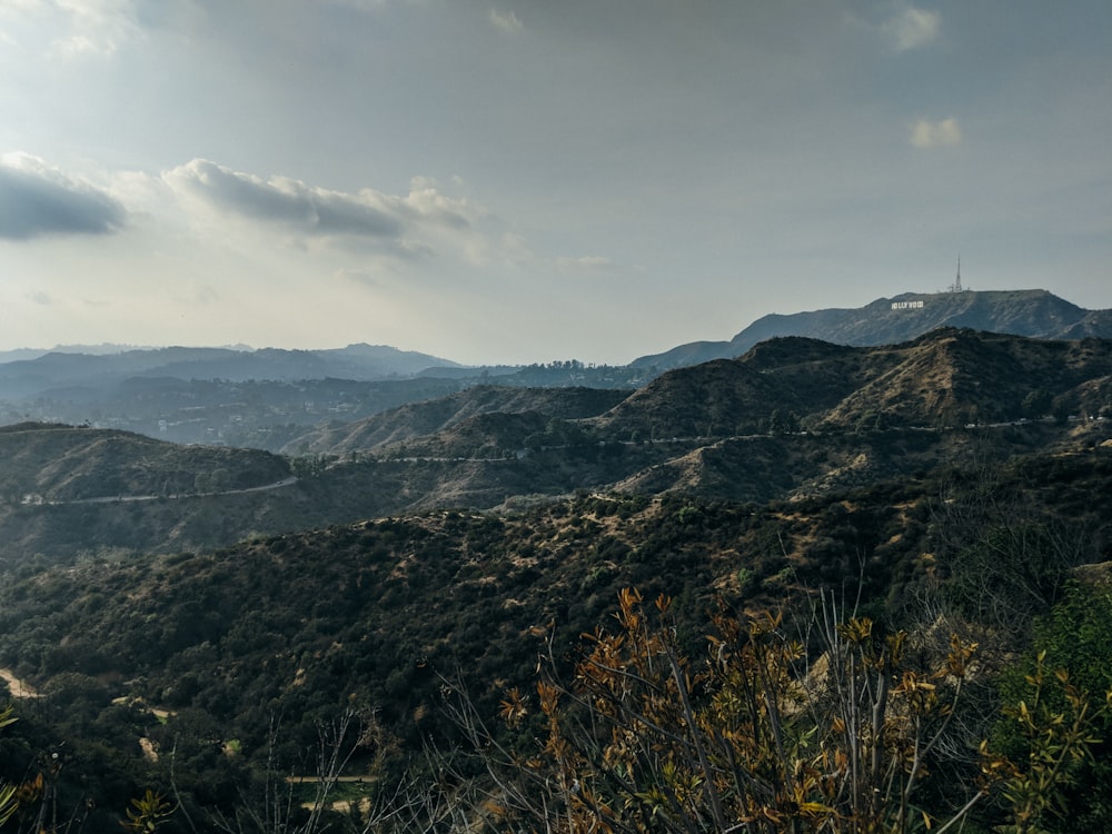 foto di paesaggio della catena montuosa