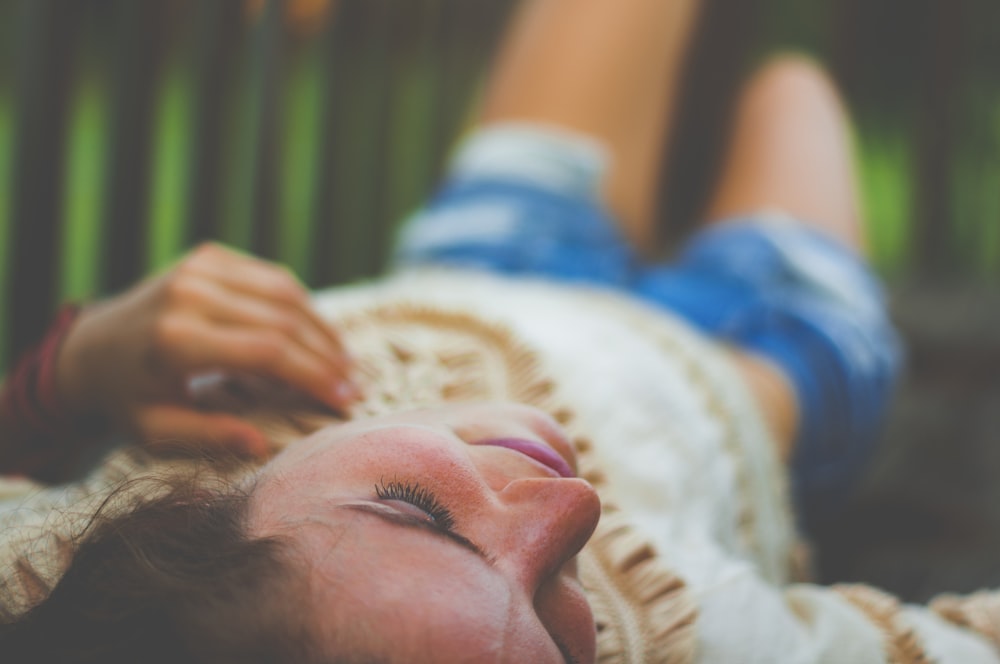 shallow focus photography of woman