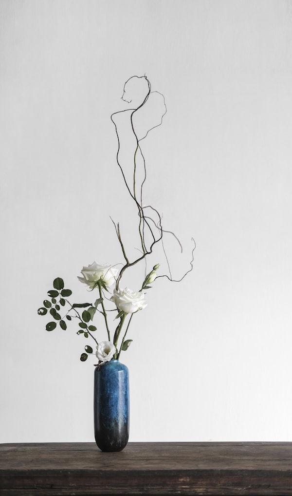 錆釉の花器