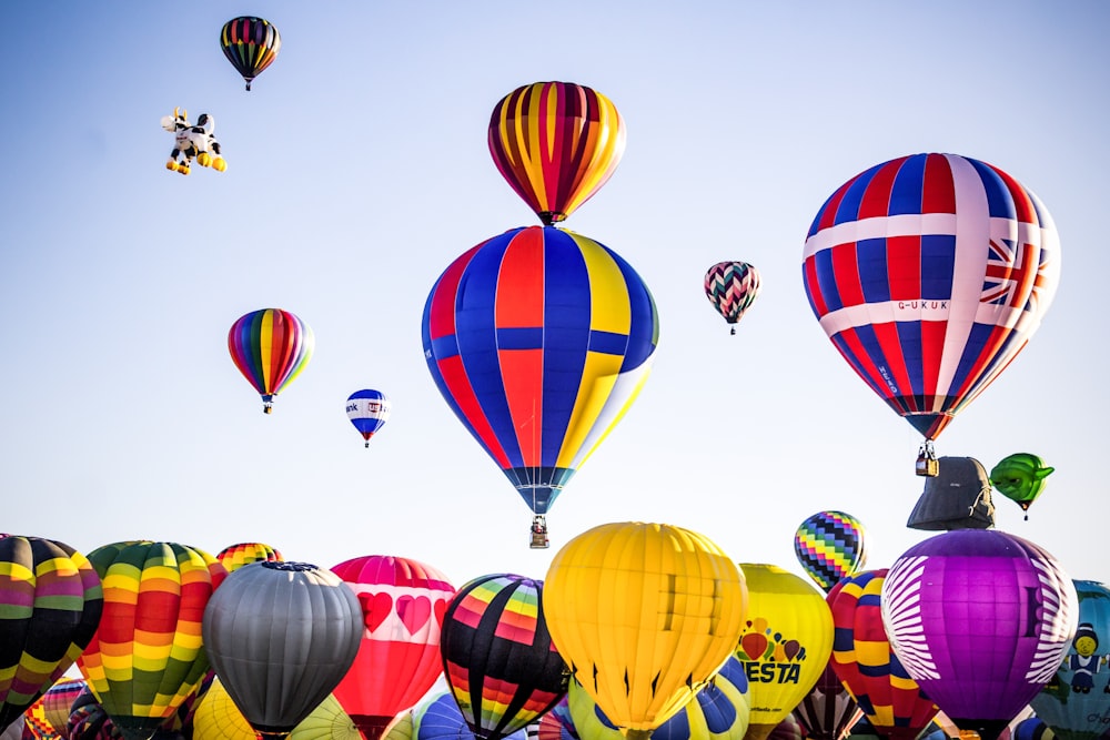 Heißluftballons in verschiedenen Farben