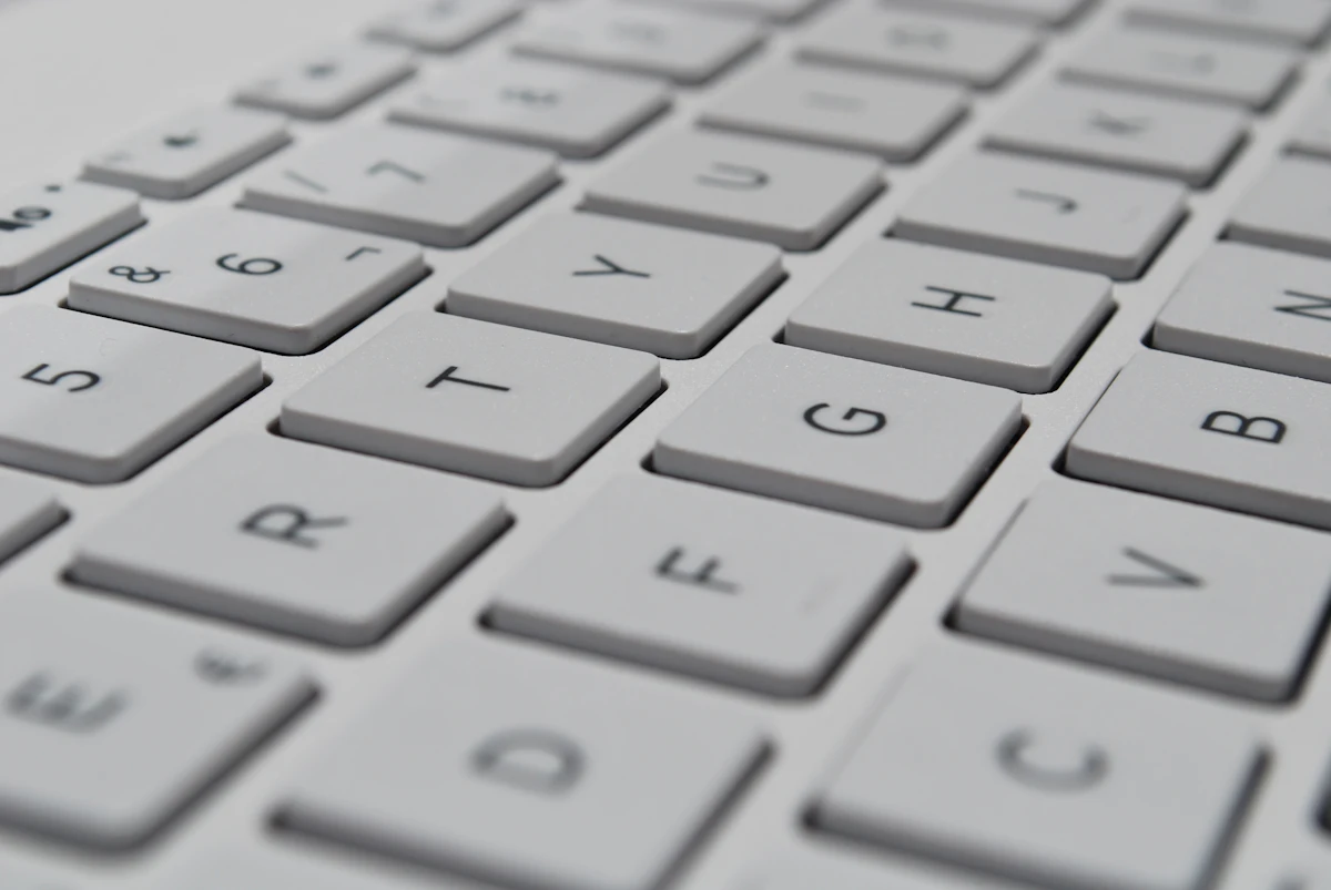 5 Tips Membersihkan Keyboard Laptop Agar Tahan Lama