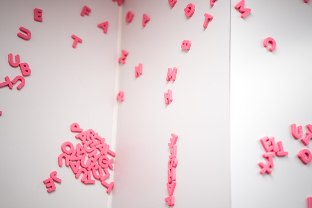 핑크 편지 로트 벽 장식