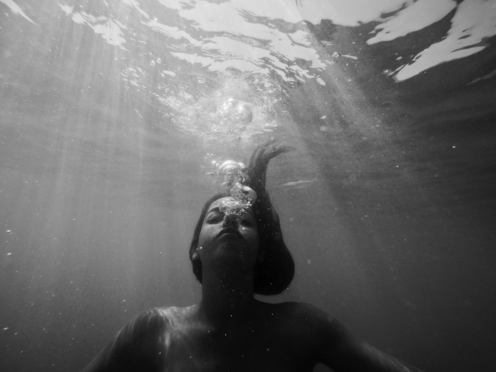 femme sous l’eau