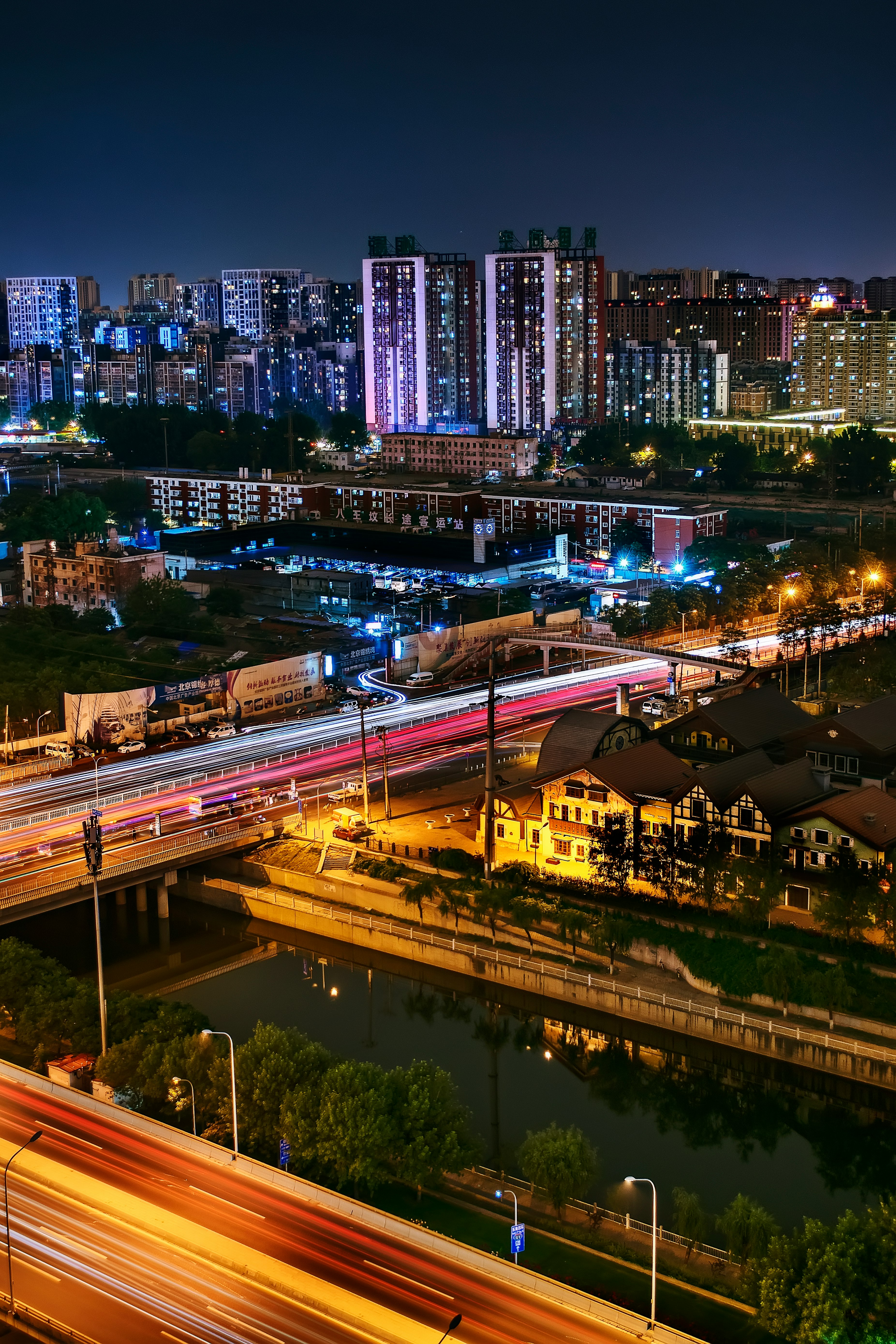 city sky during nighttime