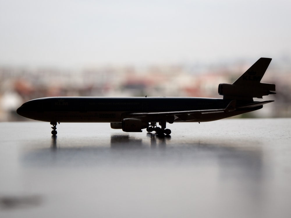 white and gray airplane scale model close-up photography