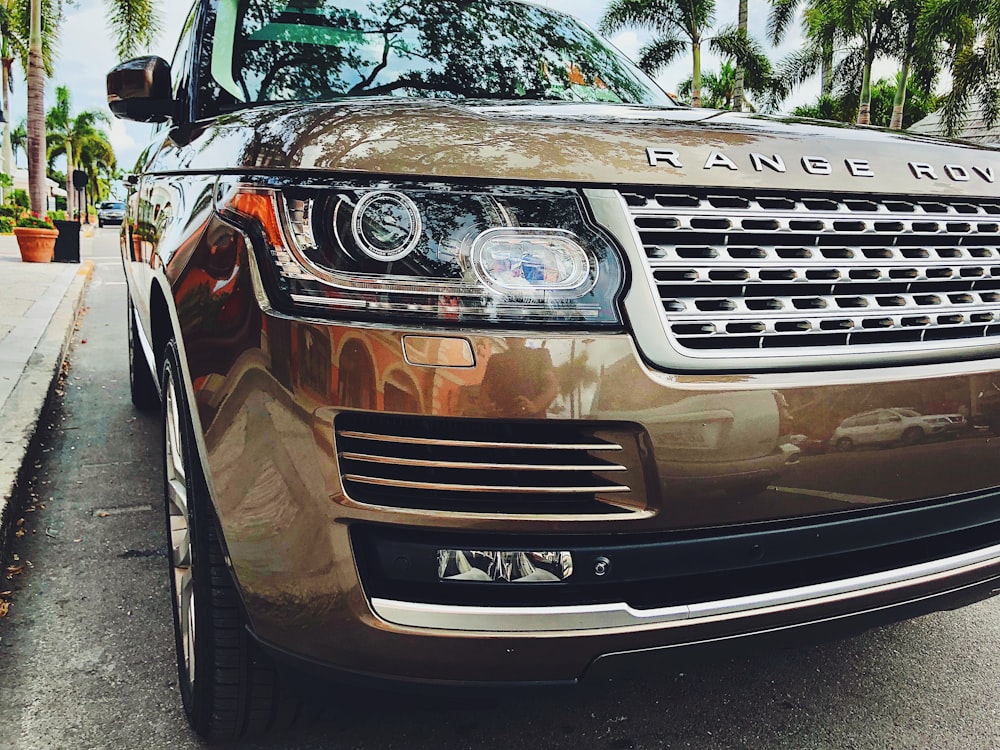 veículo bege Range Rover