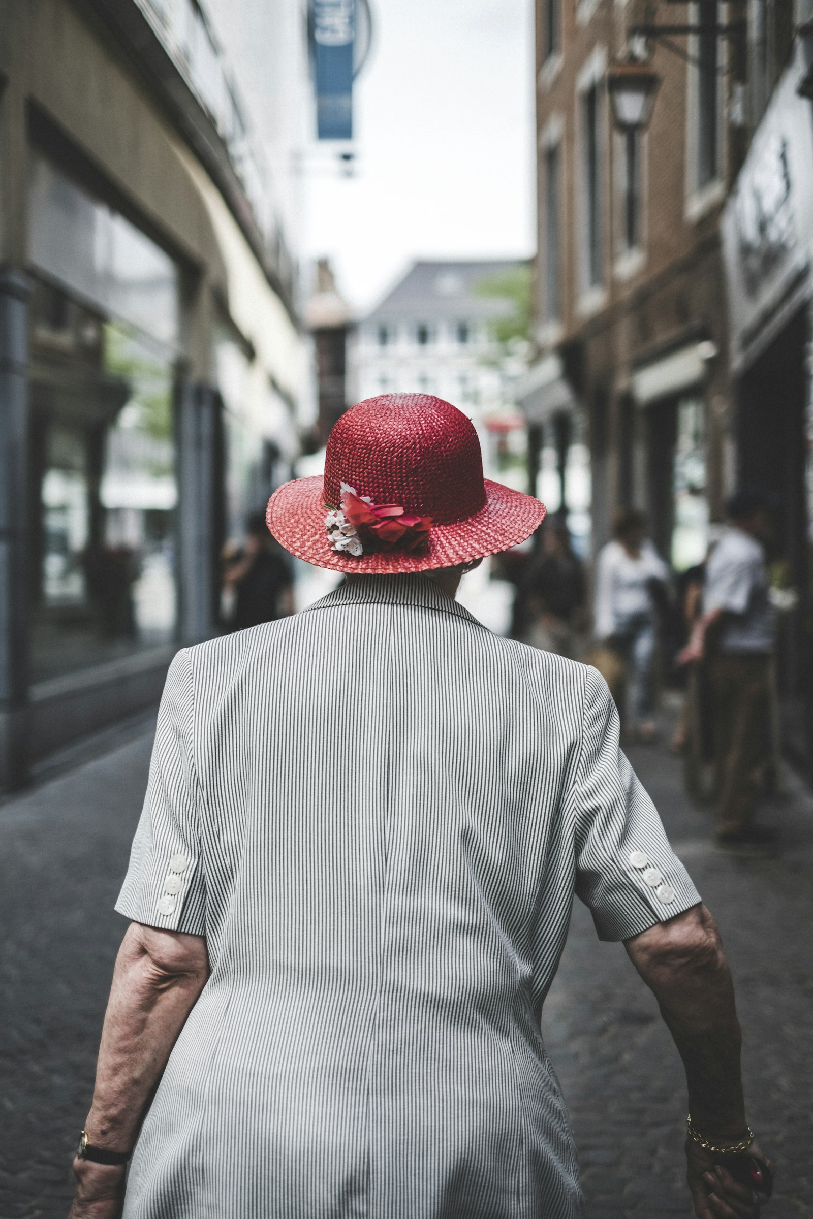 Fujifilm X-Pro2 sample photo. Woman wearing red sun photography