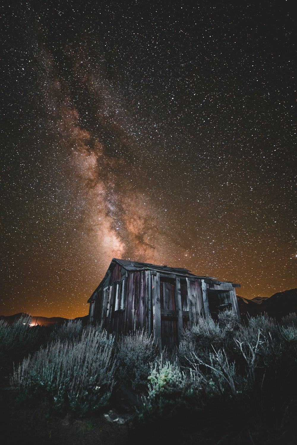 brown house overseeing stars