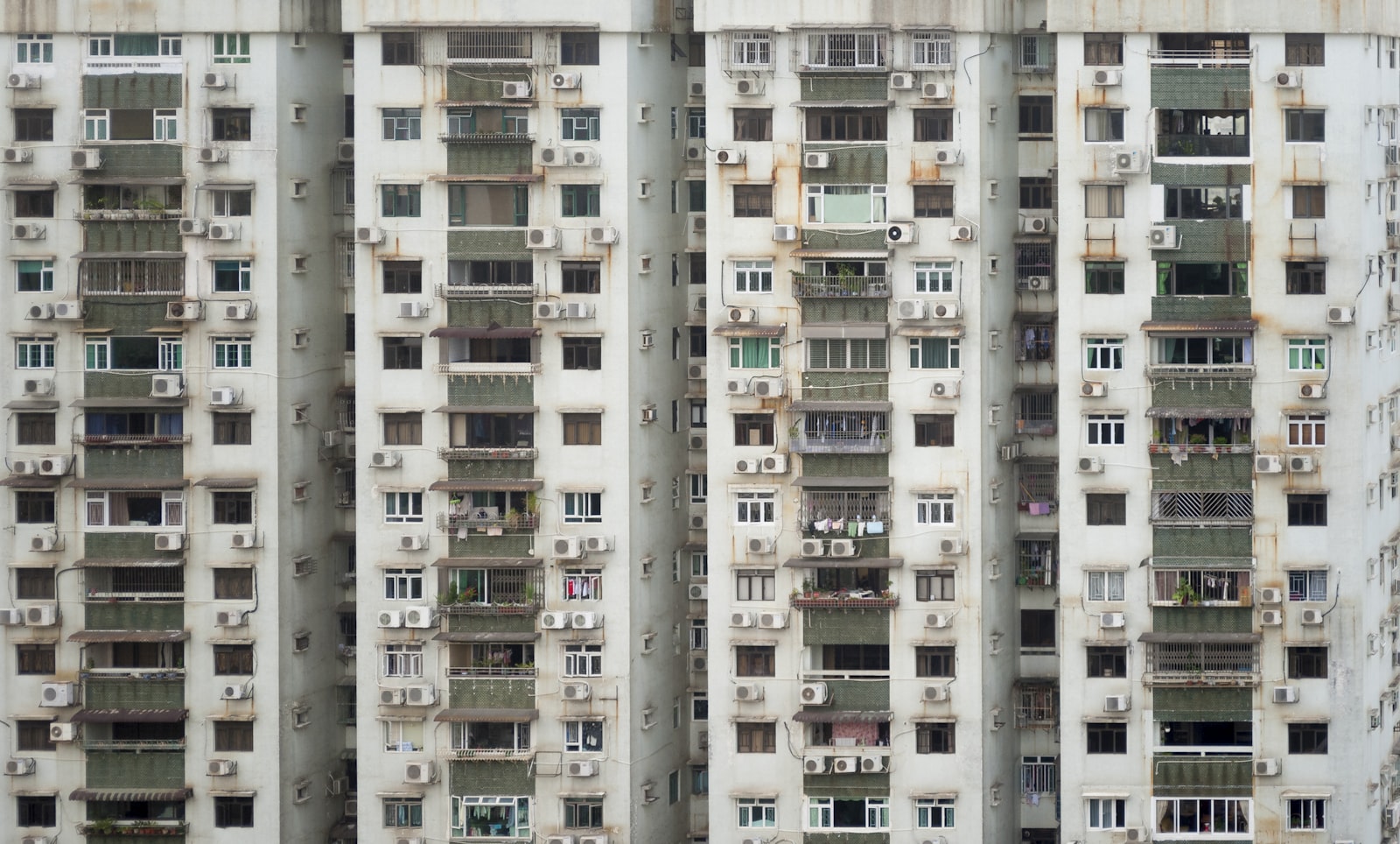 AF Zoom-Nikkor 28-80mm f/3.3-5.6G sample photo. White-and-gray buildings photography