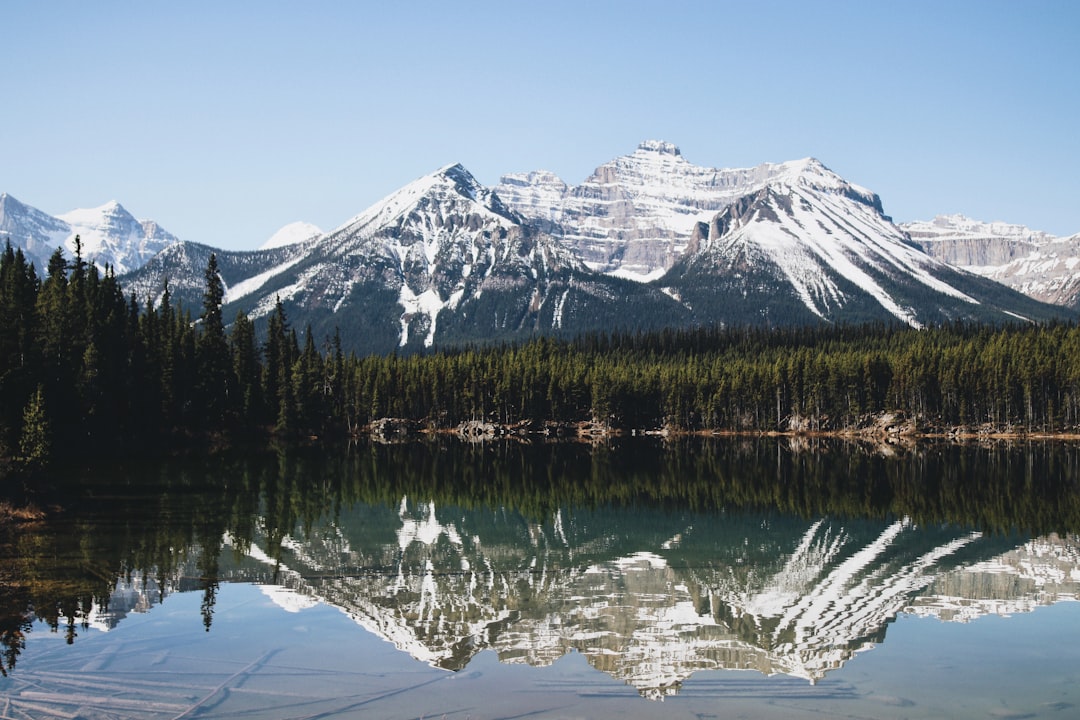 travelers stories about Glacial lake in Alberta, Canada