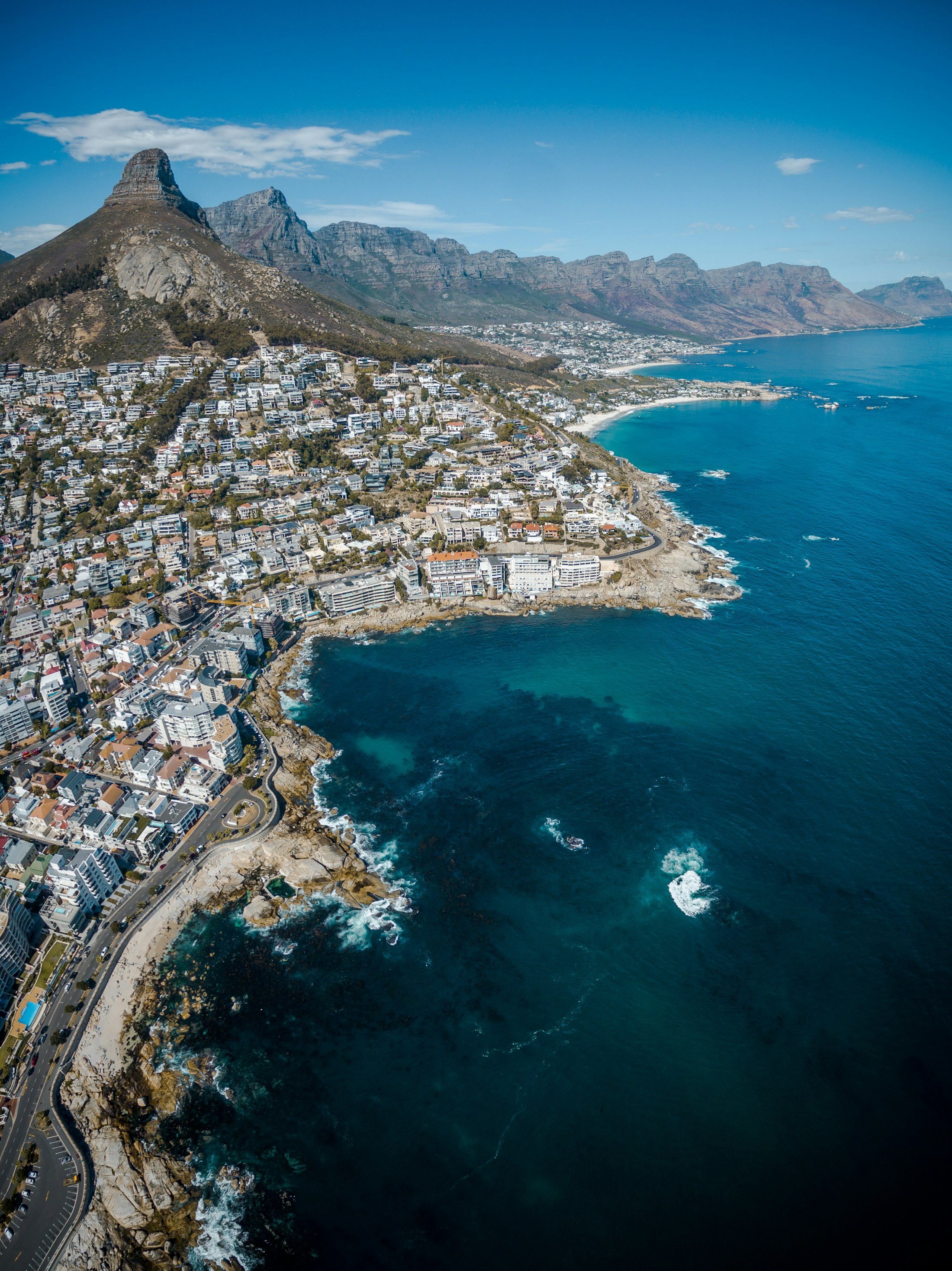 Cape Town between mountain and sea