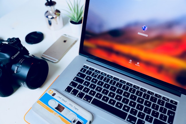 MacBook Pro Canon camera Iphone