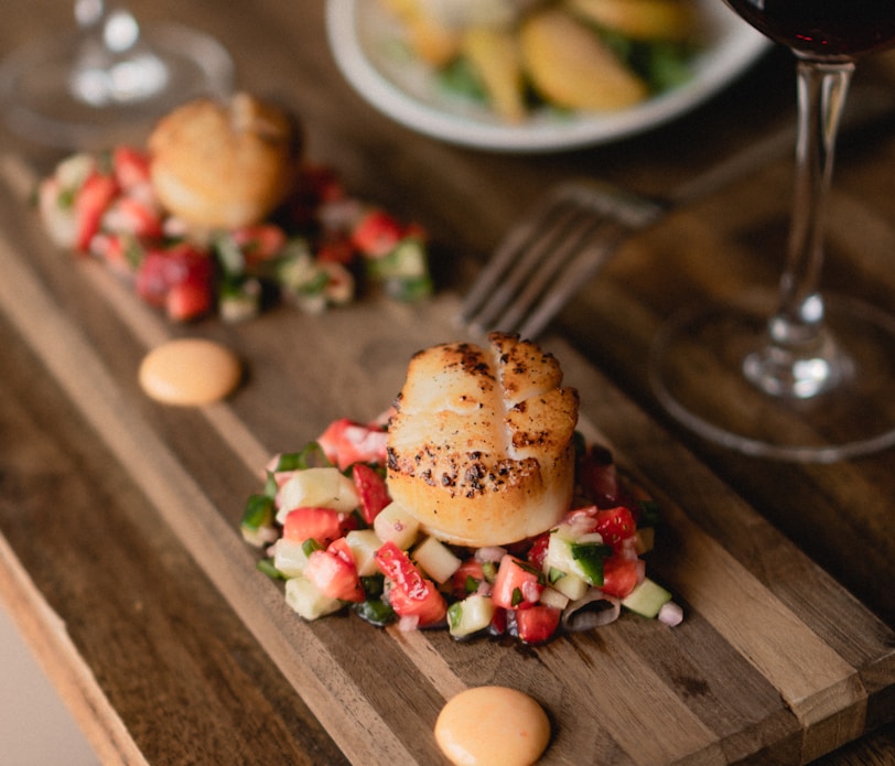 shallow focus photography of meat with vegetables