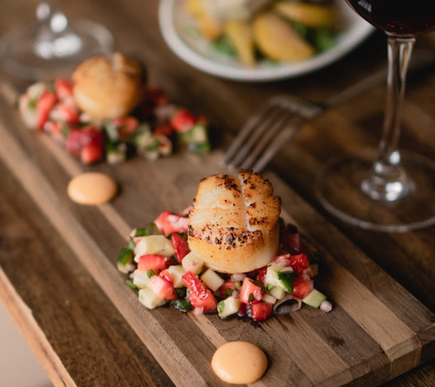 shallow focus photography of meat with vegetables