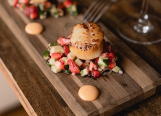 shallow focus photography of meat with vegetables