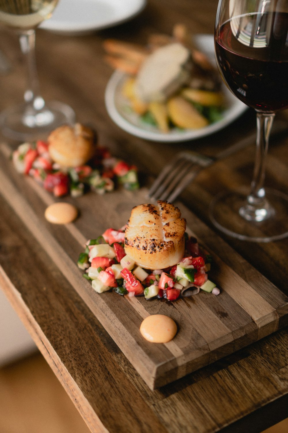 shallow focus photography of meat with vegetables