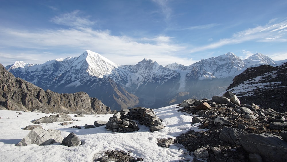 Landschaftsfotografie des verschneiten Berges